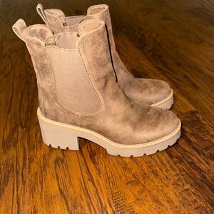 Dolce Vita Chelsea Boots 7.5
